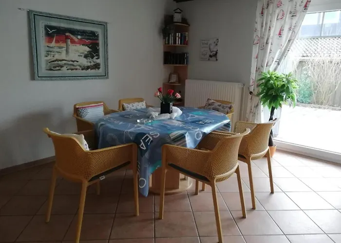 4 Personen Fachwerkhaus In Erster Reihe Zum Deich Mit Badewanne Und Kamin